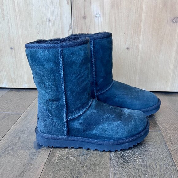 UGG Australia Classic Short Sheepskin Suede Boots Black Size 6 Winter - Picture 2 of 6